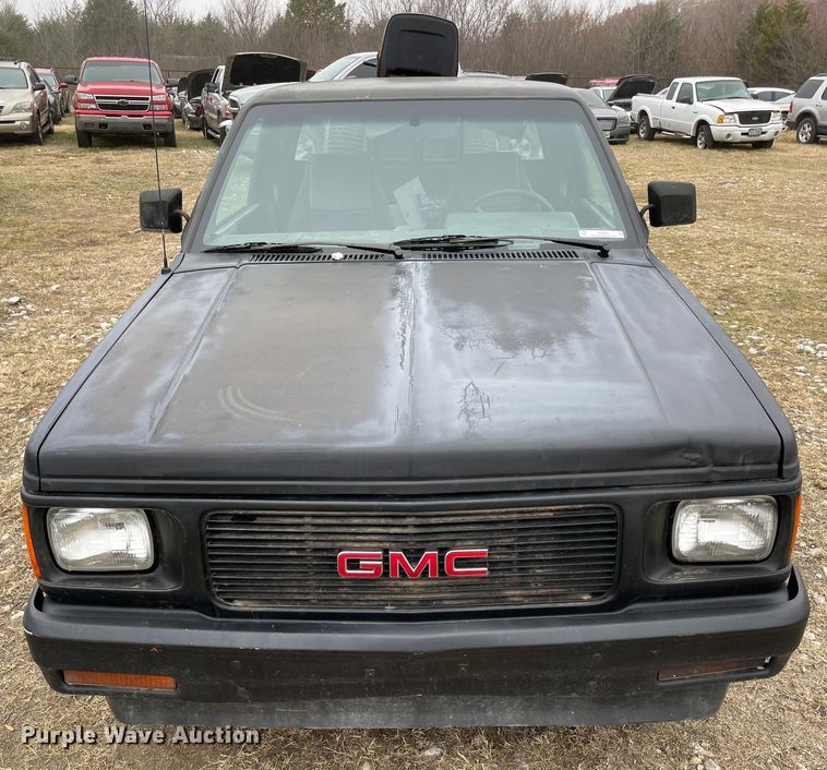 image for item MI9603 1991 GMC Sonoma  Club Coupe pickup truck