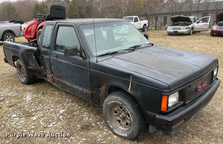 image for item MI9603 1991 GMC Sonoma  Club Coupe pickup truck