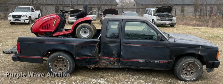 image for item MI9603 1991 GMC Sonoma  Club Coupe pickup truck