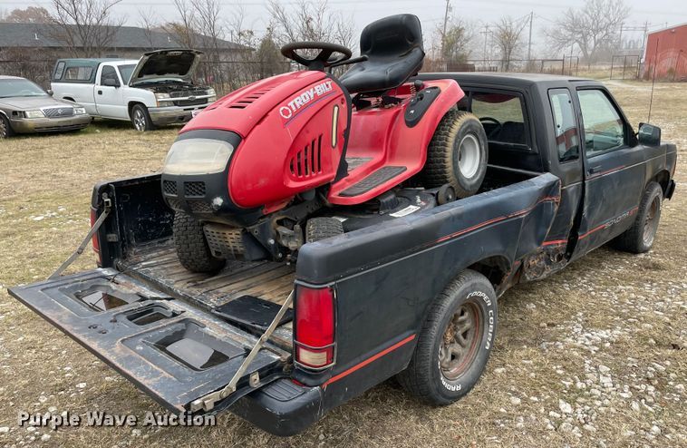 image for item MI9603 1991 GMC Sonoma  Club Coupe pickup truck