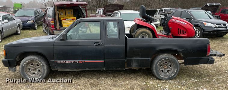 image for item MI9603 1991 GMC Sonoma  Club Coupe pickup truck