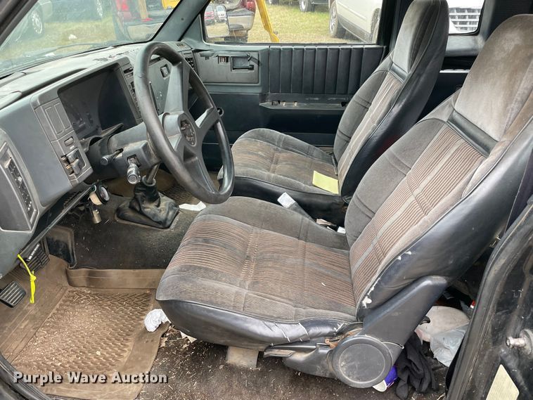 image for item MI9603 1991 GMC Sonoma  Club Coupe pickup truck