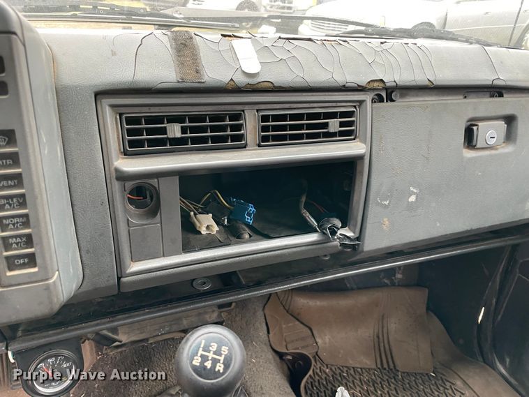 image for item MI9603 1991 GMC Sonoma  Club Coupe pickup truck