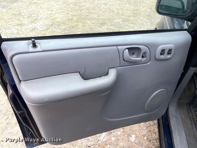 image for item MI9615 2005 Dodge Grand Caravan SE  van