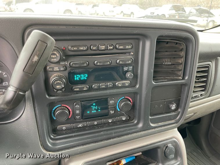 image for item MI9618 2005 Chevrolet Avalanche 1500  pickup truck