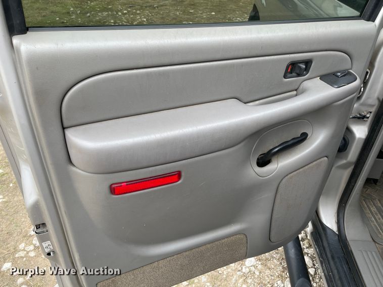 image for item MI9618 2005 Chevrolet Avalanche 1500  pickup truck