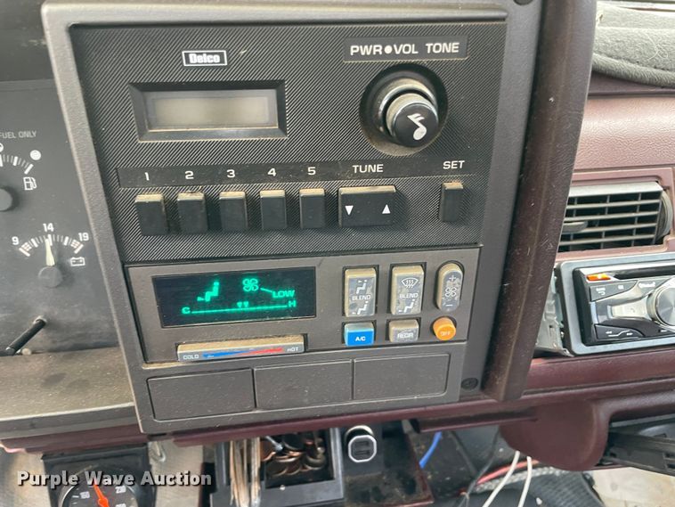 image for item MI9621 1993 Chevrolet Cheyenne C1500  pickup truck