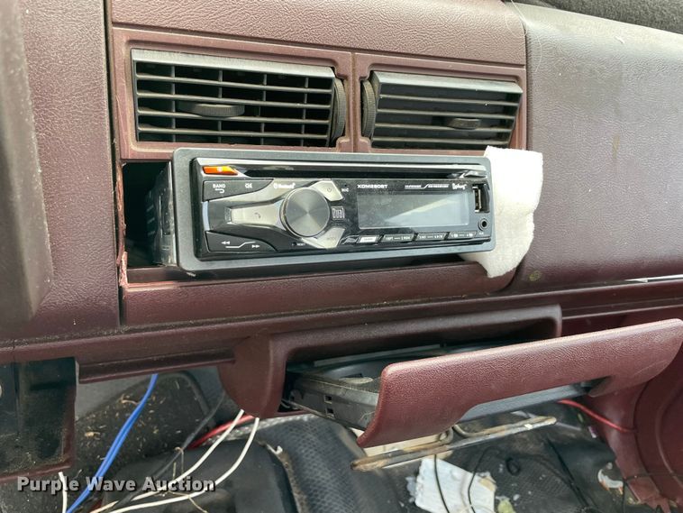 image for item MI9621 1993 Chevrolet Cheyenne C1500  pickup truck