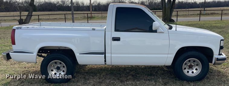 image for item MI9636 1994 Chevrolet C1500  pickup truck