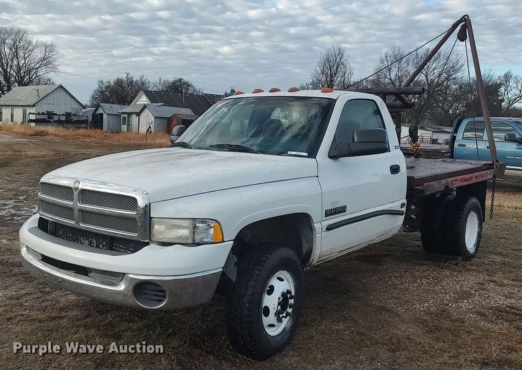 image for item MM9866 2001 Dodge Ram 3500 winch truck