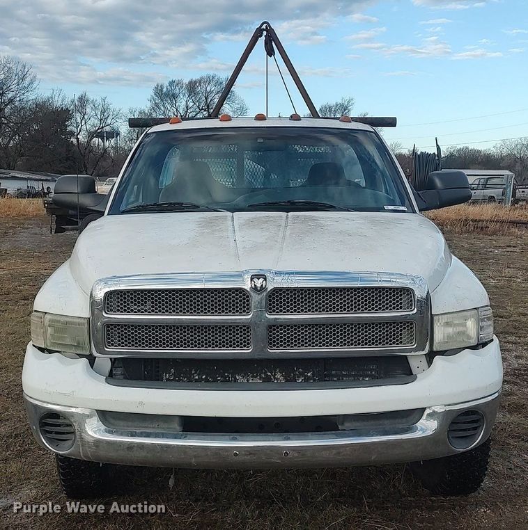 image for item MM9866 2001 Dodge Ram 3500 winch truck