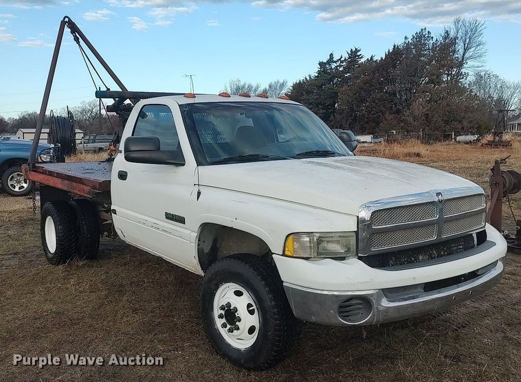 image for item MM9866 2001 Dodge Ram 3500 winch truck