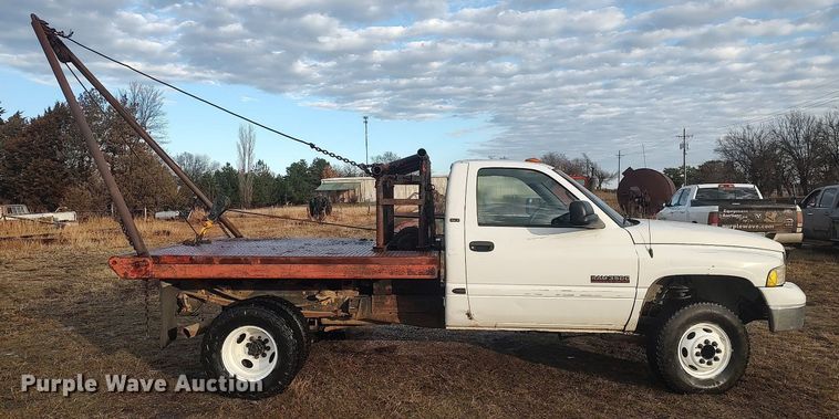 image for item MM9866 2001 Dodge Ram 3500 winch truck