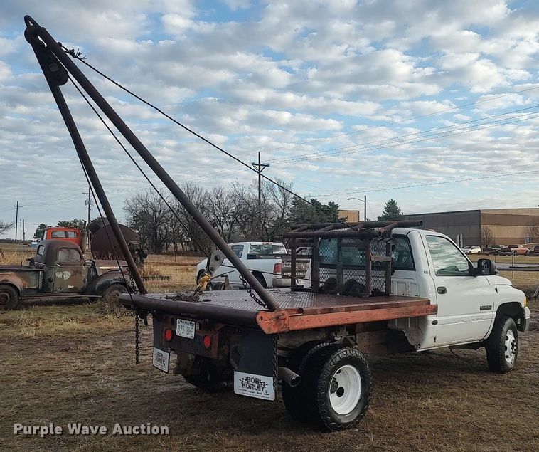 image for item MM9866 2001 Dodge Ram 3500 winch truck