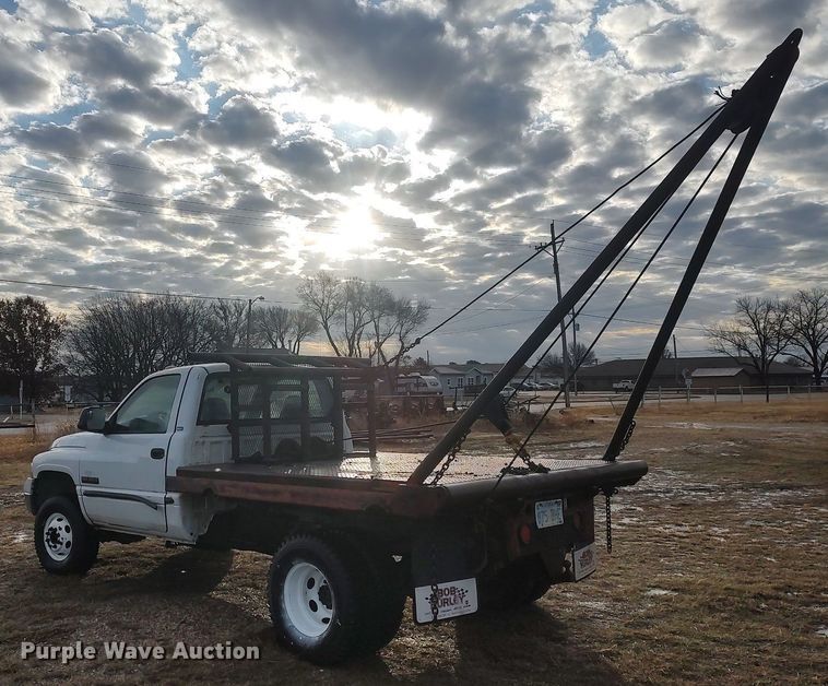 image for item MM9866 2001 Dodge Ram 3500 winch truck