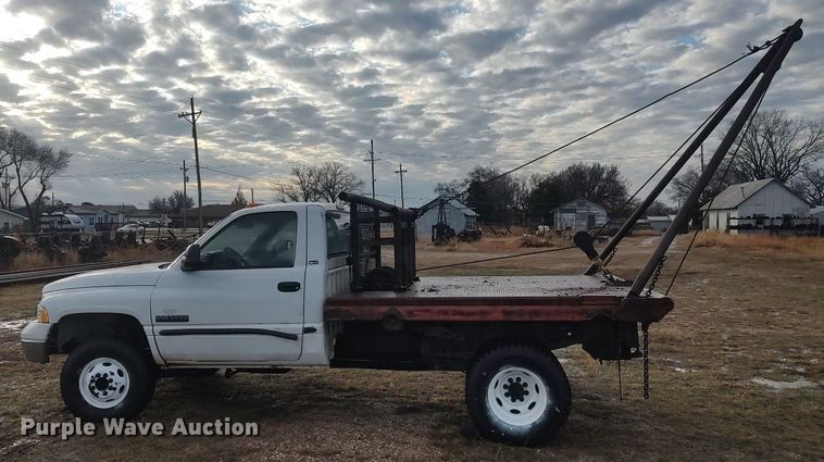 image for item MM9866 2001 Dodge Ram 3500 winch truck