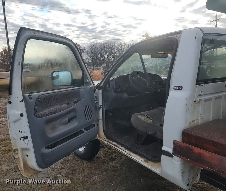 image for item MM9866 2001 Dodge Ram 3500 winch truck