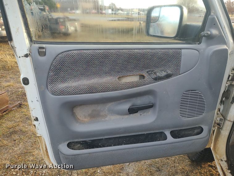 image for item MM9866 2001 Dodge Ram 3500 winch truck