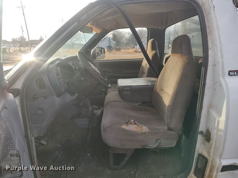 image for item MM9866 2001 Dodge Ram 3500 winch truck