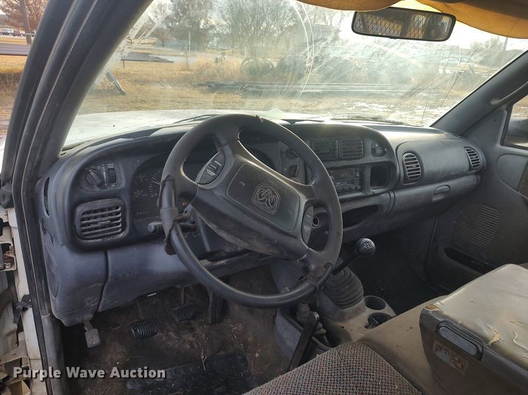 image for item MM9866 2001 Dodge Ram 3500 winch truck