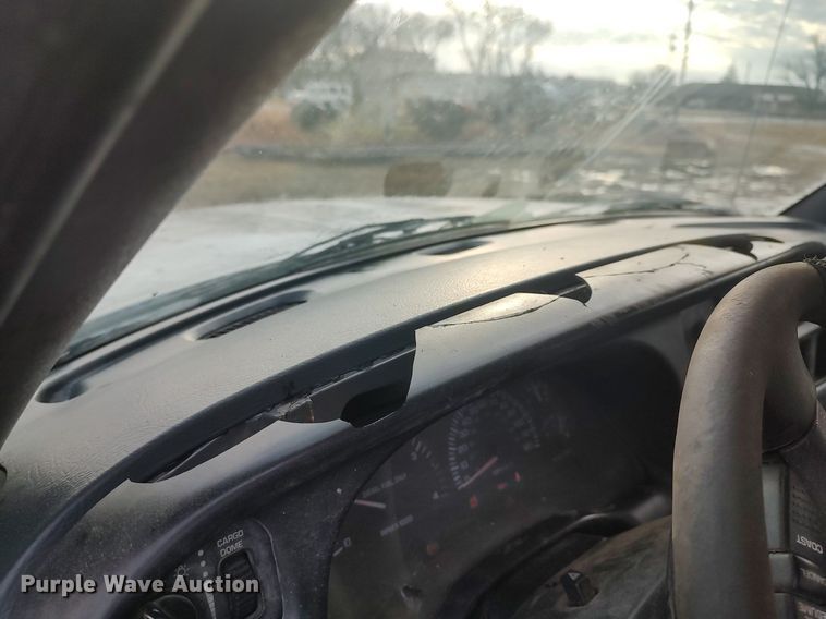 image for item MM9866 2001 Dodge Ram 3500 winch truck