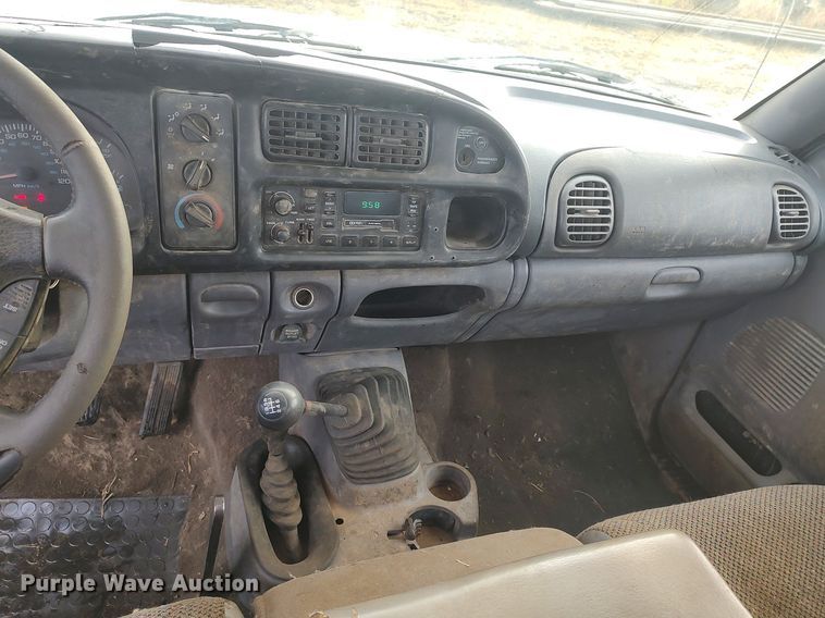 image for item MM9866 2001 Dodge Ram 3500 winch truck