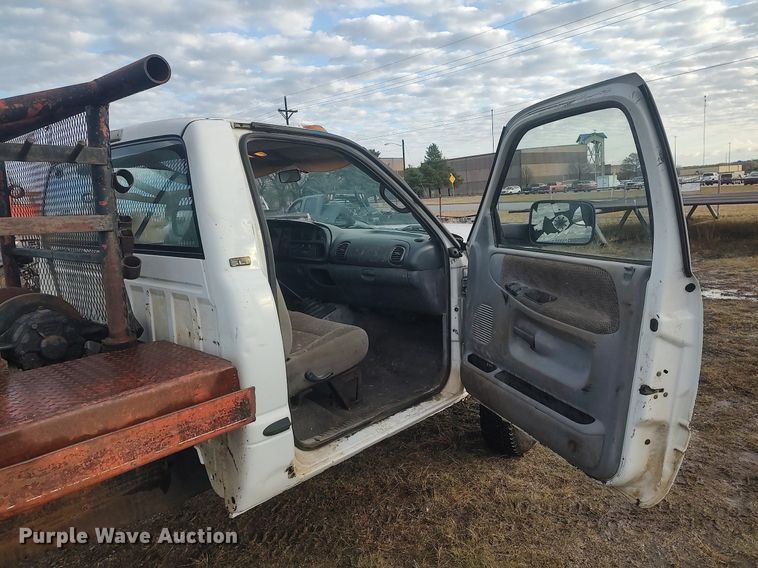 image for item MM9866 2001 Dodge Ram 3500 winch truck