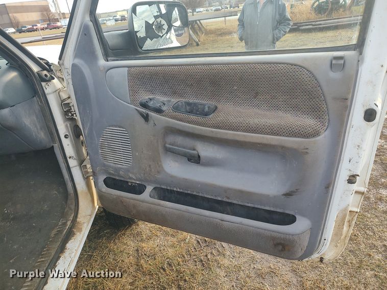 image for item MM9866 2001 Dodge Ram 3500 winch truck