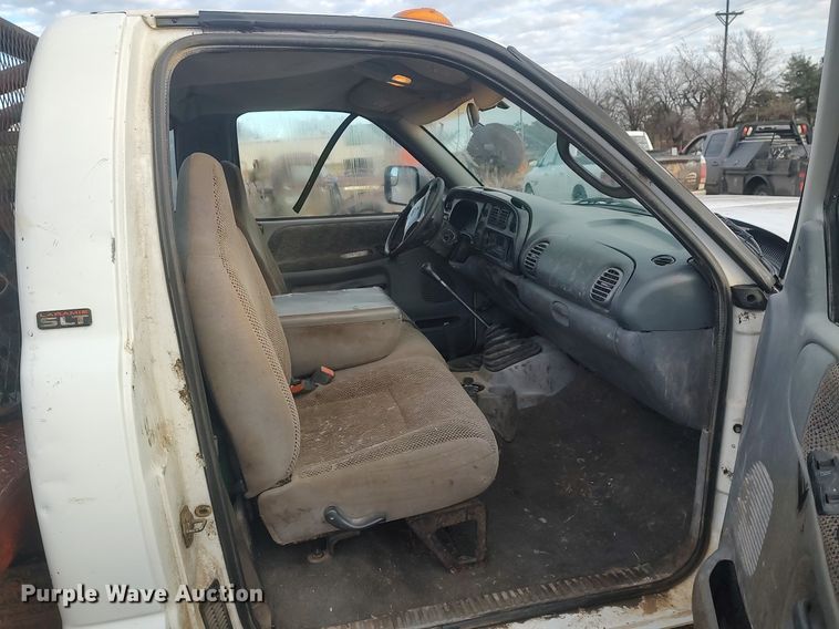 image for item MM9866 2001 Dodge Ram 3500 winch truck