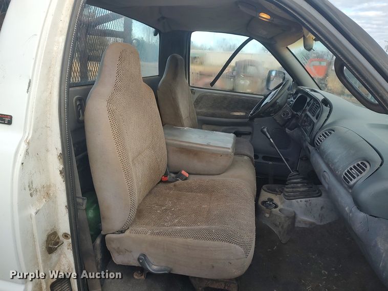 image for item MM9866 2001 Dodge Ram 3500 winch truck