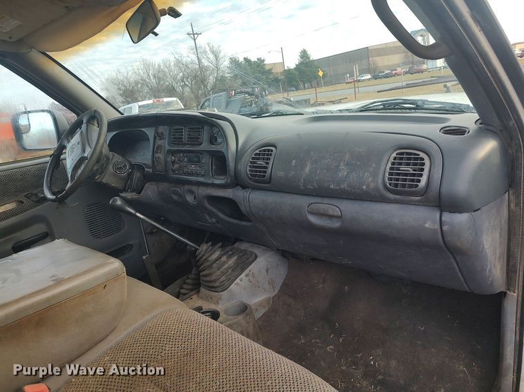 image for item MM9866 2001 Dodge Ram 3500 winch truck