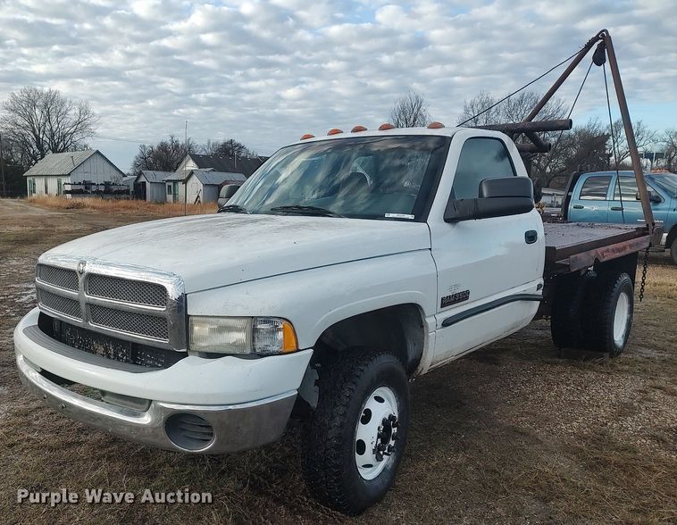 image for item MM9866 2001 Dodge Ram 3500 winch truck