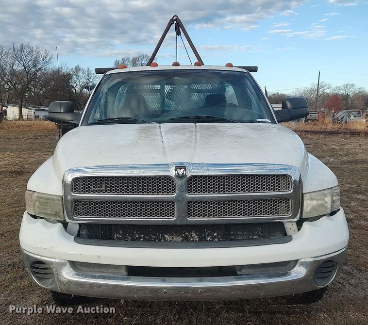 image for item MM9866 2001 Dodge Ram 3500 winch truck