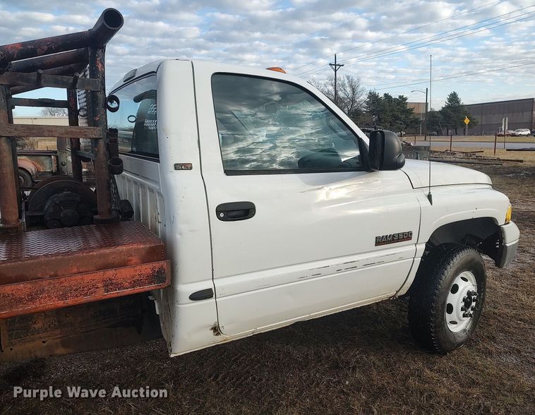 image for item MM9866 2001 Dodge Ram 3500 winch truck