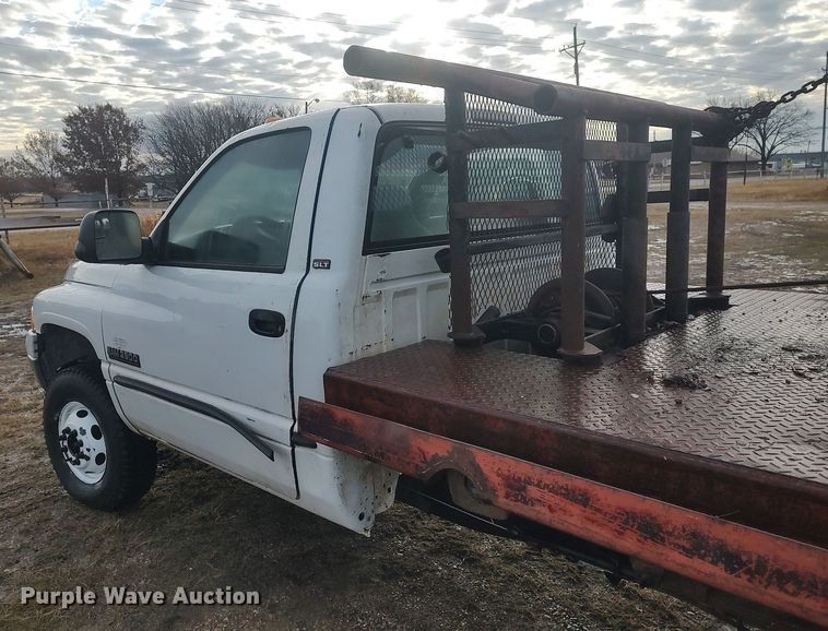 image for item MM9866 2001 Dodge Ram 3500 winch truck