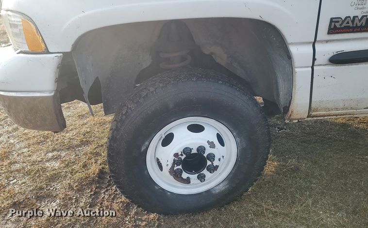 image for item MM9866 2001 Dodge Ram 3500 winch truck