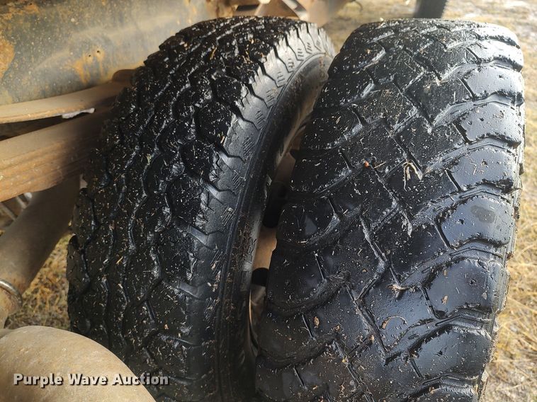 image for item MM9866 2001 Dodge Ram 3500 winch truck