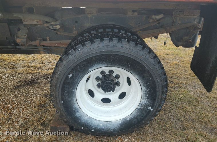 image for item MM9866 2001 Dodge Ram 3500 winch truck