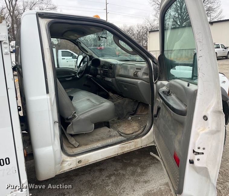 image for item MN9490 2005 Ford F550 Super Duty  utility / service truck