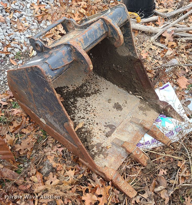 image for item JG9610 (2) Bobcat buckets