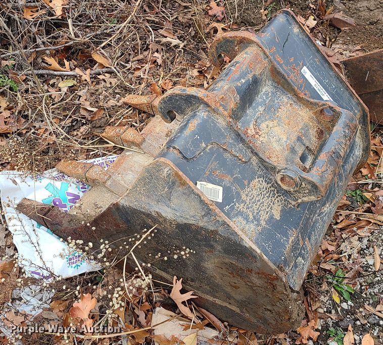 image for item JG9610 (2) Bobcat buckets