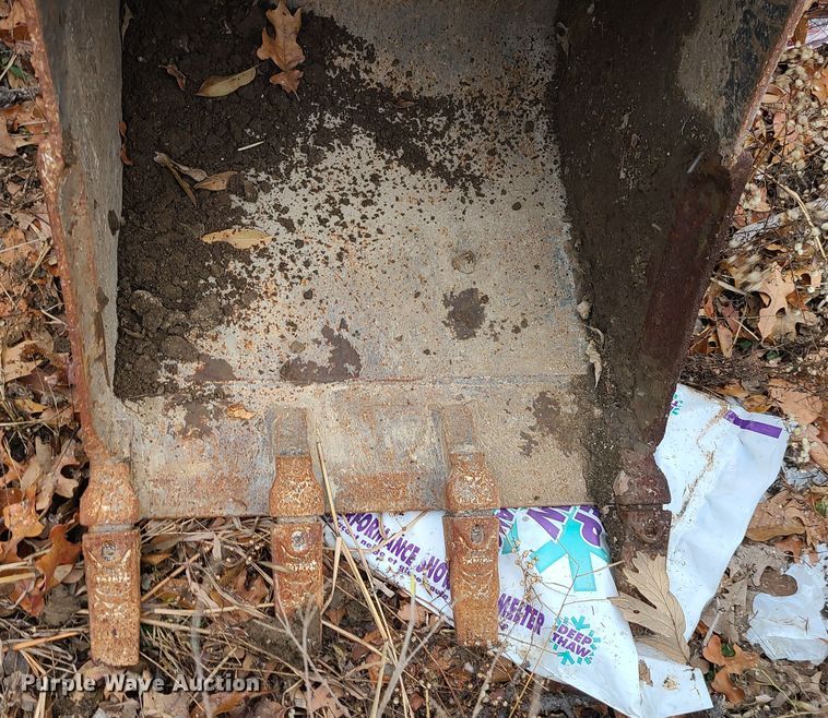 image for item JG9610 (2) Bobcat buckets