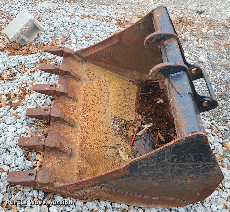 image for item JG9610 (2) Bobcat buckets