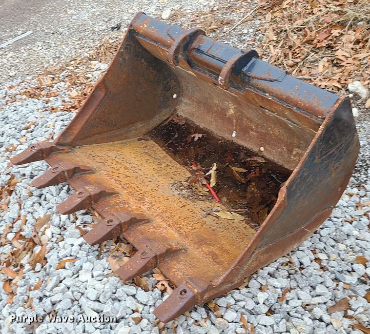 image for item JG9610 (2) Bobcat buckets