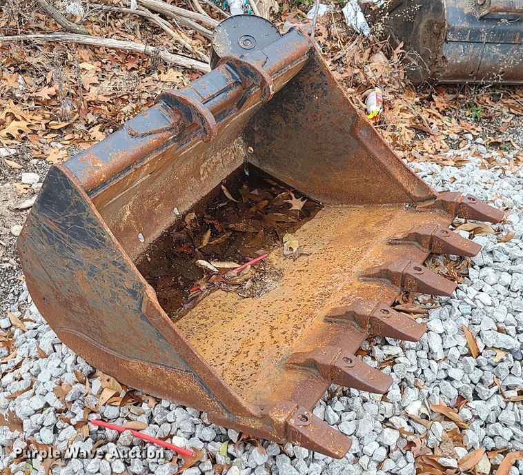 image for item JG9610 (2) Bobcat buckets