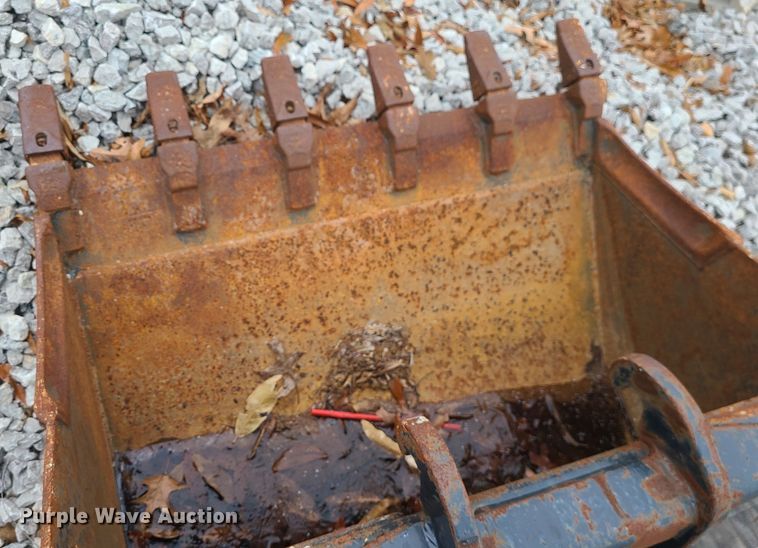 image for item JG9610 (2) Bobcat buckets