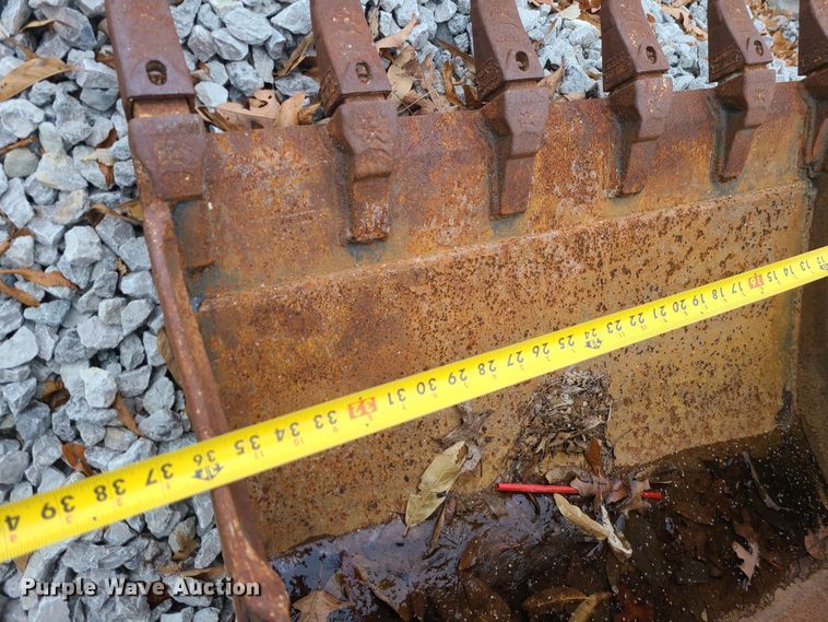 image for item JG9610 (2) Bobcat buckets