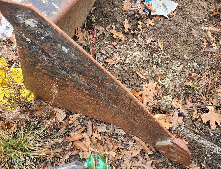 image for item JG9611 Skid steer bucket