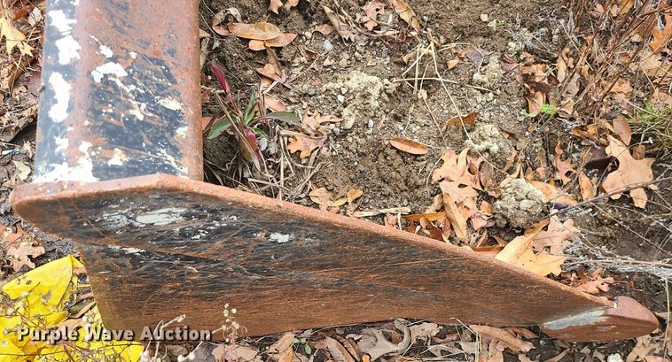 image for item JG9611 Skid steer bucket