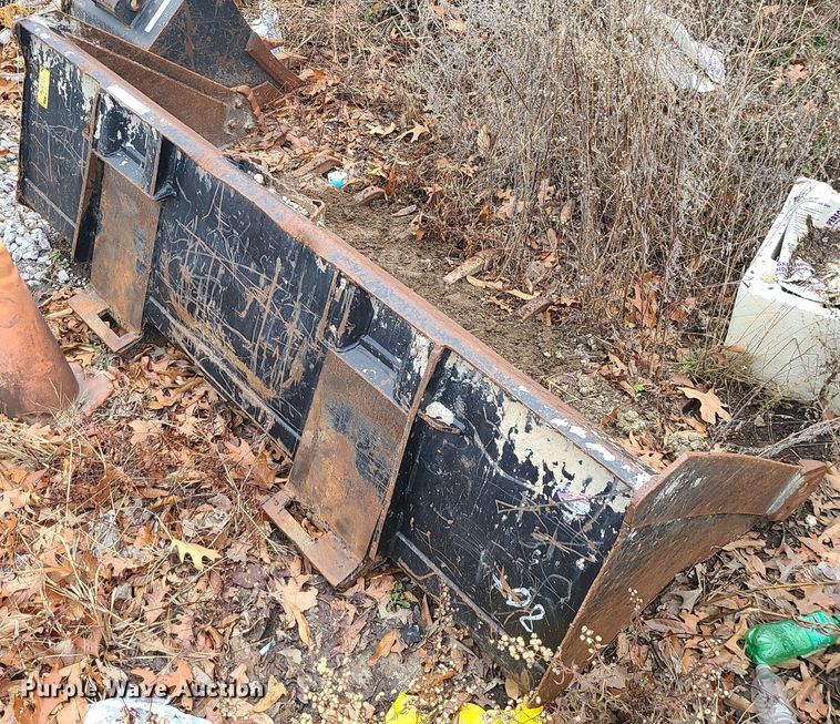 image for item JG9611 Skid steer bucket